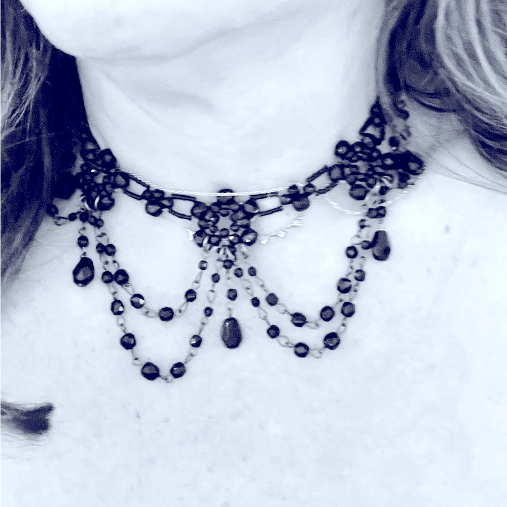 Festive Elizabethan Choker - Picture 3 of 5